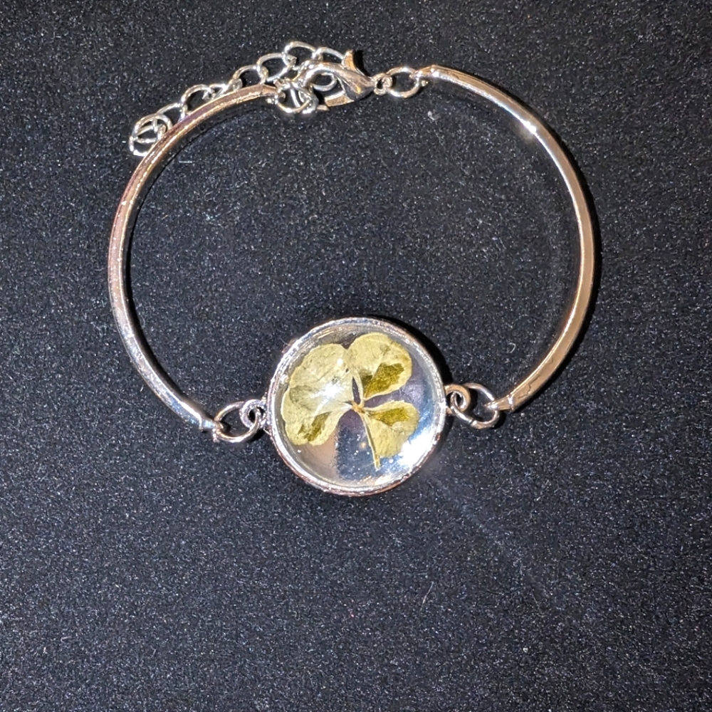 Real 4 leaf clover pendant bracelet